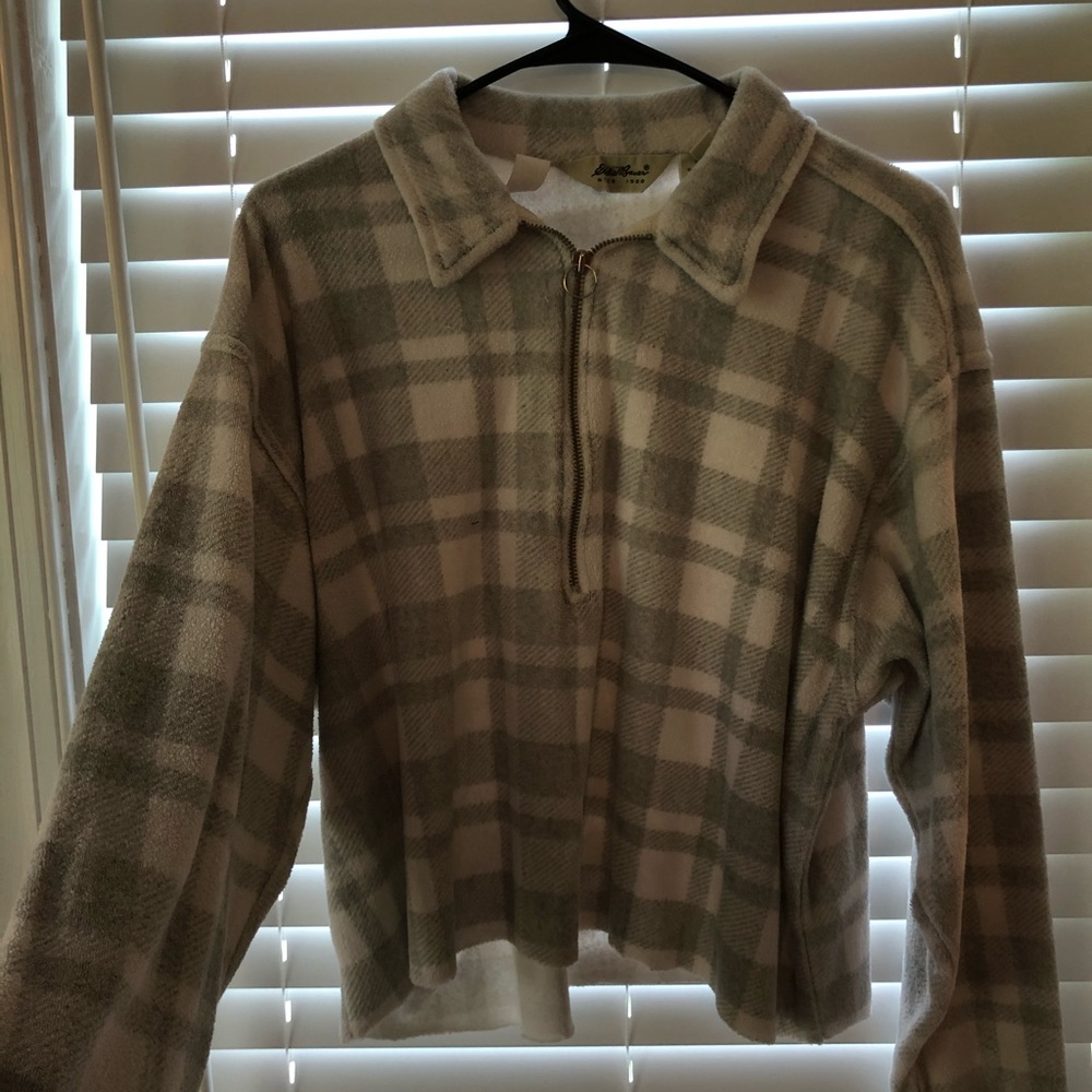 grey and white half zip long sleeve fleece